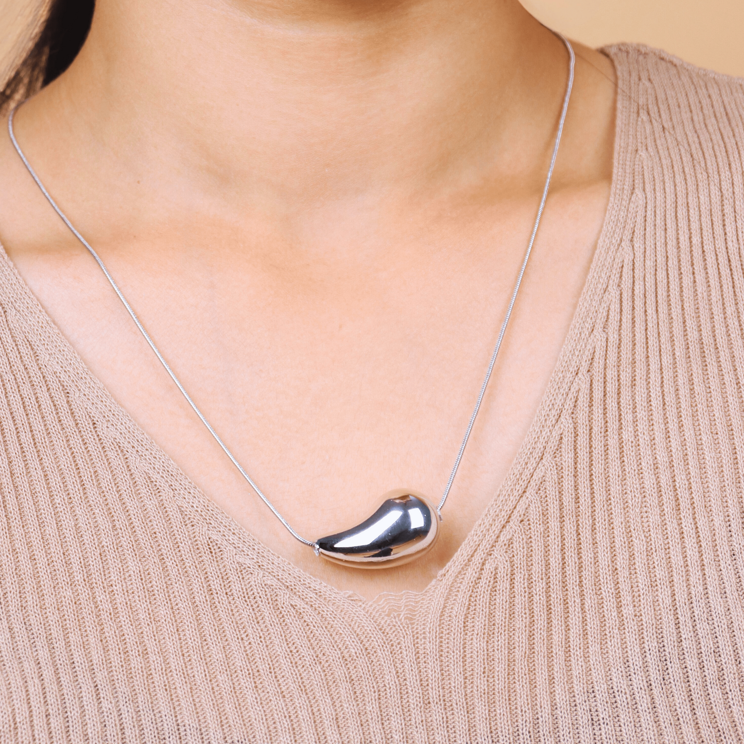 MIDAM™ Silver-Plated Anti-Tarnish Drop-Shaped Pendant & Earrings Set