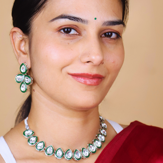 MIDAM™ Silver-Toned Kundan Studded Choker Jewellery Set