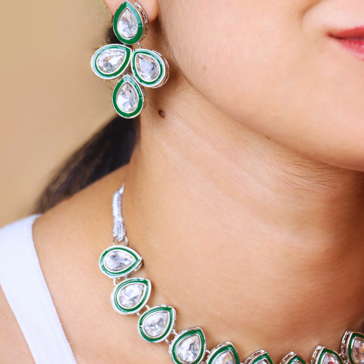 MIDAM™ Silver-Toned Kundan Studded Choker Jewellery Set